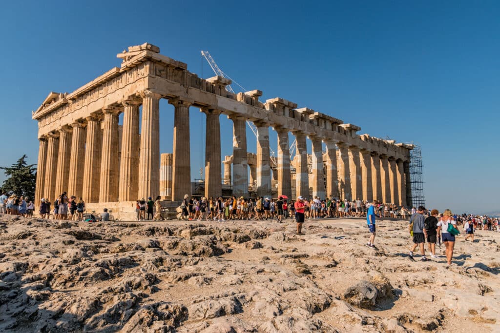 Aténská Akropole - východní průčelí a severní strana Parthenónu