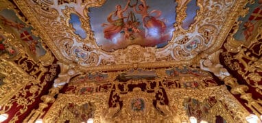 Interiér divadla La Fenice v Benátkách