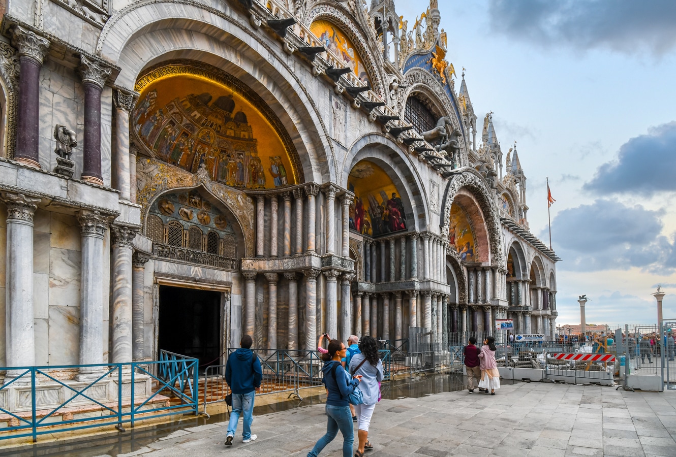 Hlavní průčelí chrámu Sv. Marka