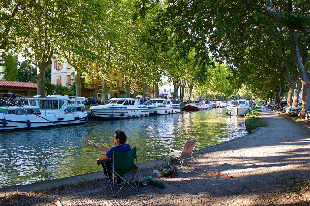 Canal du Midi v nové části Carcassonne