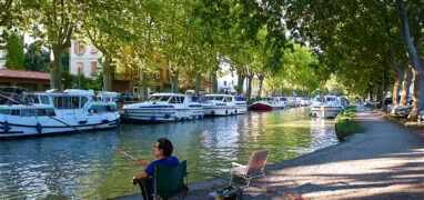 Canal du Midi v nové části Carcassonne