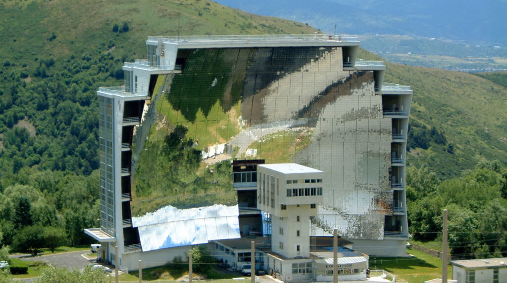 Pyreneje - sluneční pec v Odeillu